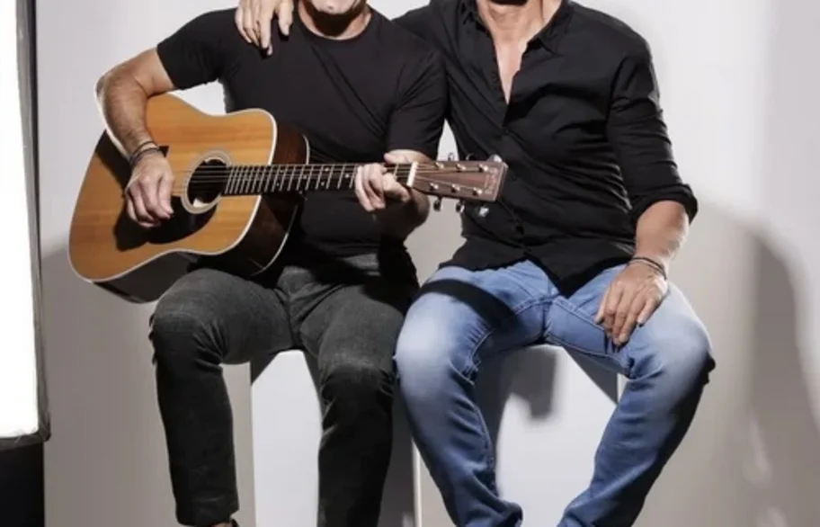 Das Duo Zwoa Achterl – bitte! mit Gitarre