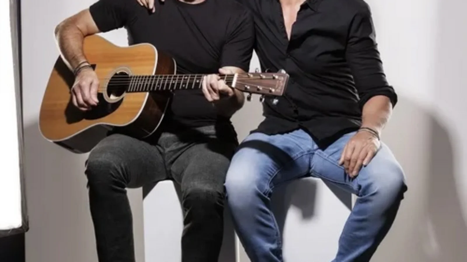Das Duo Zwoa Achterl – bitte! mit Gitarre
