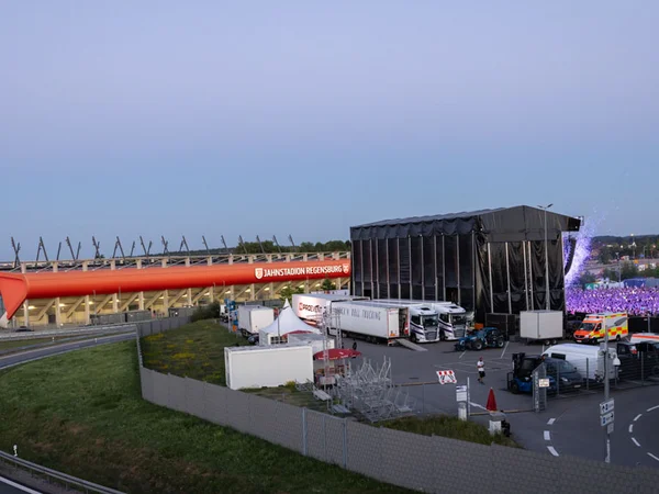 Winzent Weiss im Jahnstadion Regensburg, Bild 30 von 54