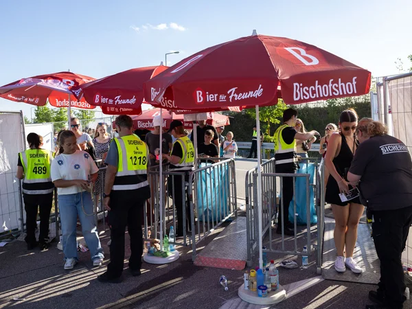 Winzent Weiss im Jahnstadion Regensburg, Bild 1 von 54