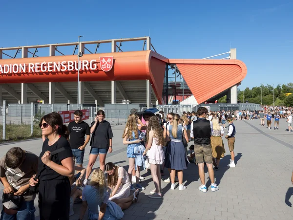 Tream im Jahnstadion Regensburg, Bild 4 von 80