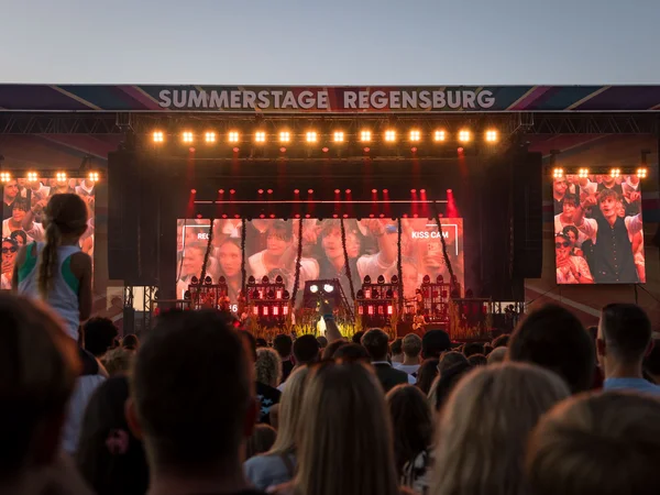 Tream im Jahnstadion Regensburg, Bild 42 von 80