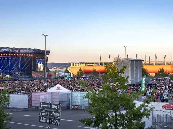 Tream im Jahnstadion Regensburg, Bild 40 von 80