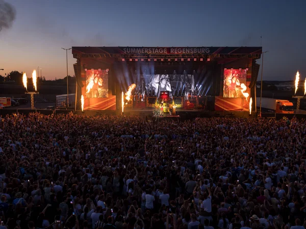 Tream im Jahnstadion Regensburg, Bild 50 von 80