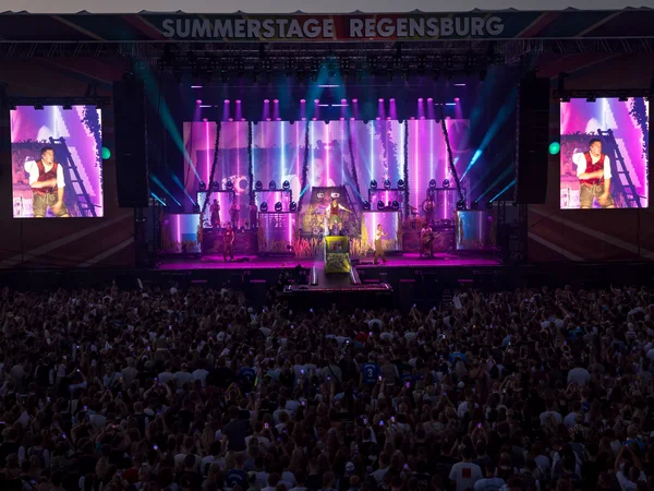 Tream im Jahnstadion Regensburg, Bild 48 von 80