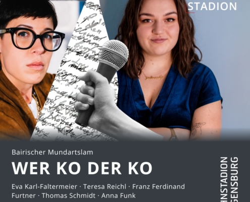 Man sieht zwei Frauen und eine Hand die ein Mikrofon dazwischen hält.