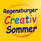 Man sieht das Logo der Messe Regensburger Creativ Sommer in vielen bunten Farben auf gelbem Hintergrund.