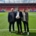 Zwei Vertreter des BFV überreichen Sebastian Graf auf dem Spielfeld im Jahnstadion Regensburg einen Fußball.